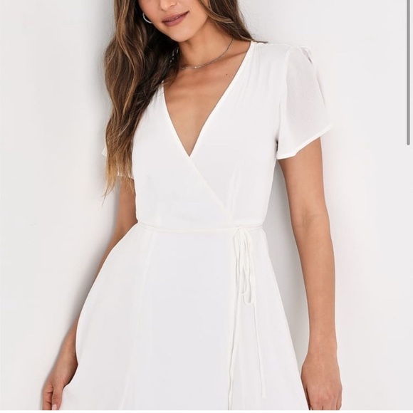 NWT LULUS Harbor Point Ivory White Flutter Sleeve Mini Wrap Dress Size M - Picture 2 of 14